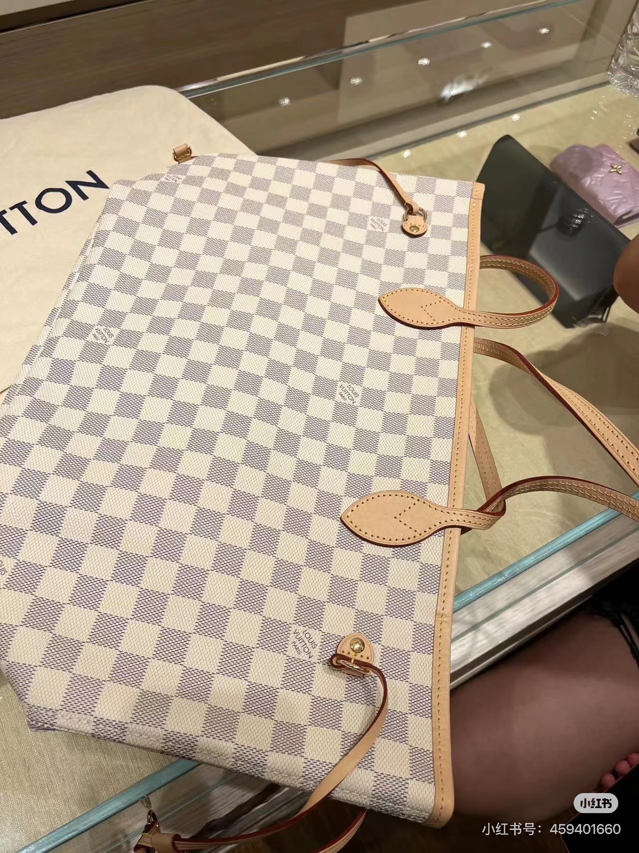 Louis Vuitton LV Neverfull Tote Bag | Luxury Designer Fashion Accessory